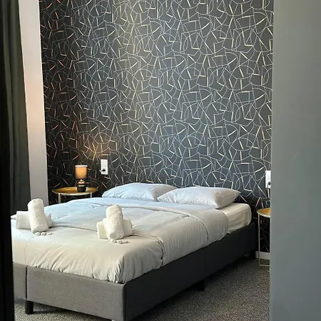 Hostel Lanzo St New *