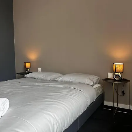 Lanzo St New Hostel *